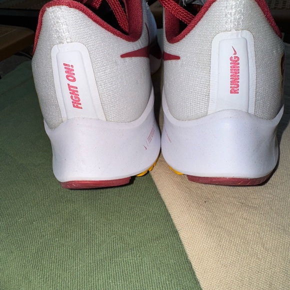 NEW! Nike Air Zoom Pegasus 37 USC-NWOT - Picture 15 of 15